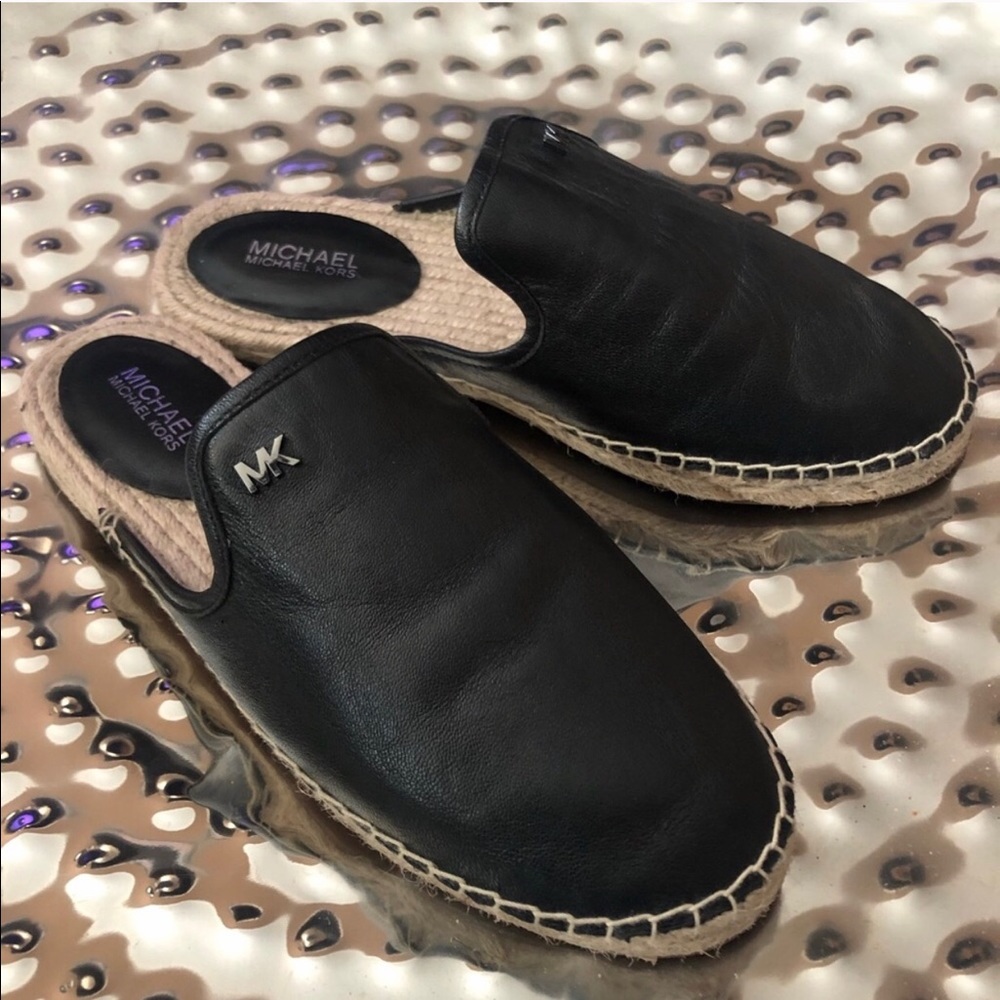 Michael Kors flat size 7